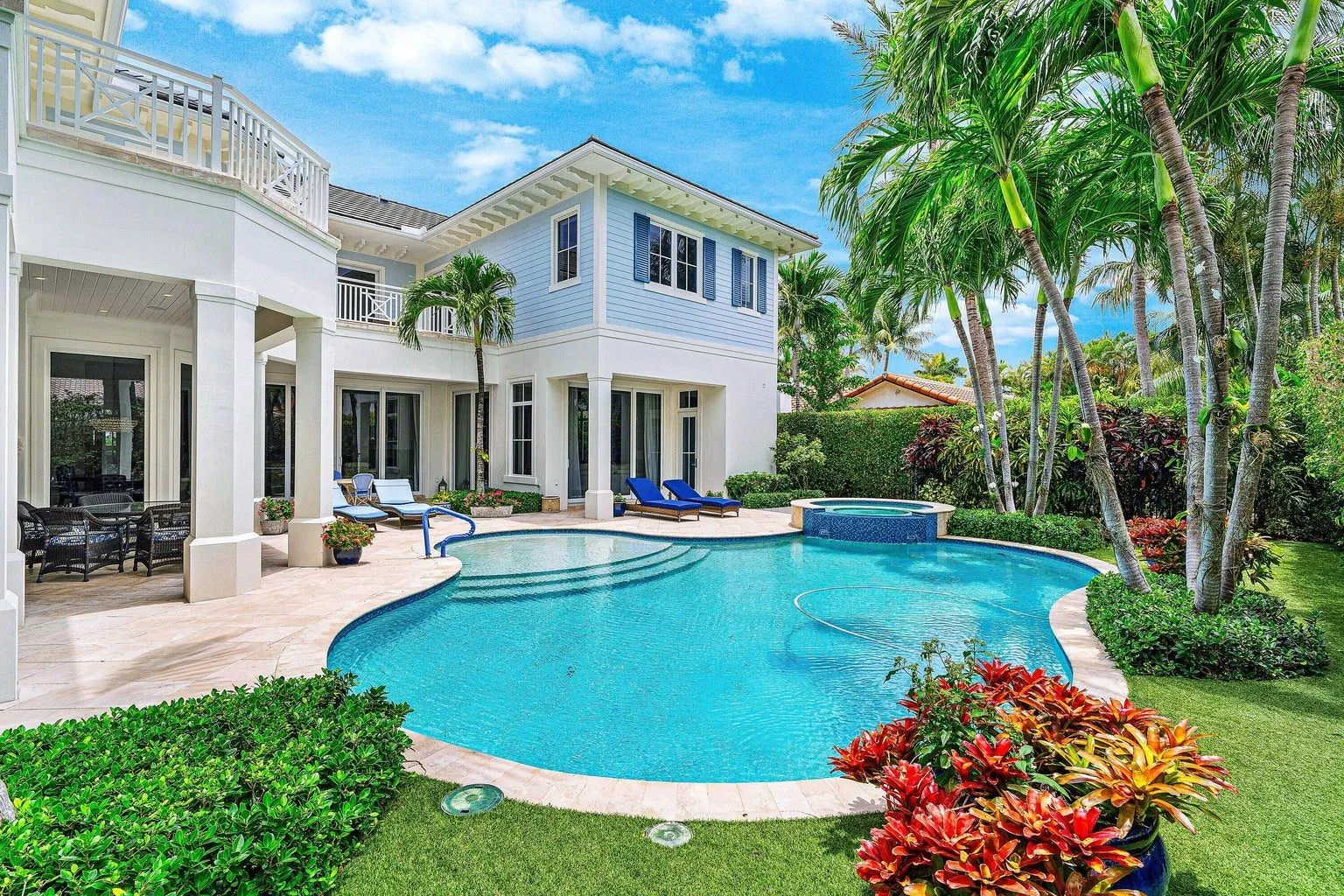 Mansión Frente al Agua en Royal Palm Yacht & Country Club